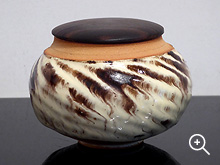 今古釉達摩形茶器　利茶土ミルグリム 作 Konko-yuu Datsuma-gata Chaki / Konko Glaze Abacus bead-shaped Tea Container lid- ShimaKokutan / Striped Ebony wood lid
