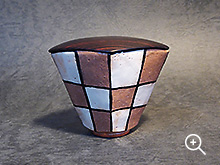 赤織部菱形市松紋茶器  蓋 縞黒檀　利茶土ミルグリム 作 Aka Oribe Diamond-shaped Tea Container
lid- Striped Ebony